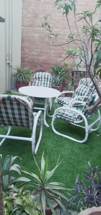 Family Guest House Lahore Near Airport Buitenkant foto