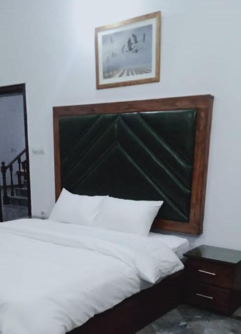Family Guest House Lahore Near Airport Buitenkant foto