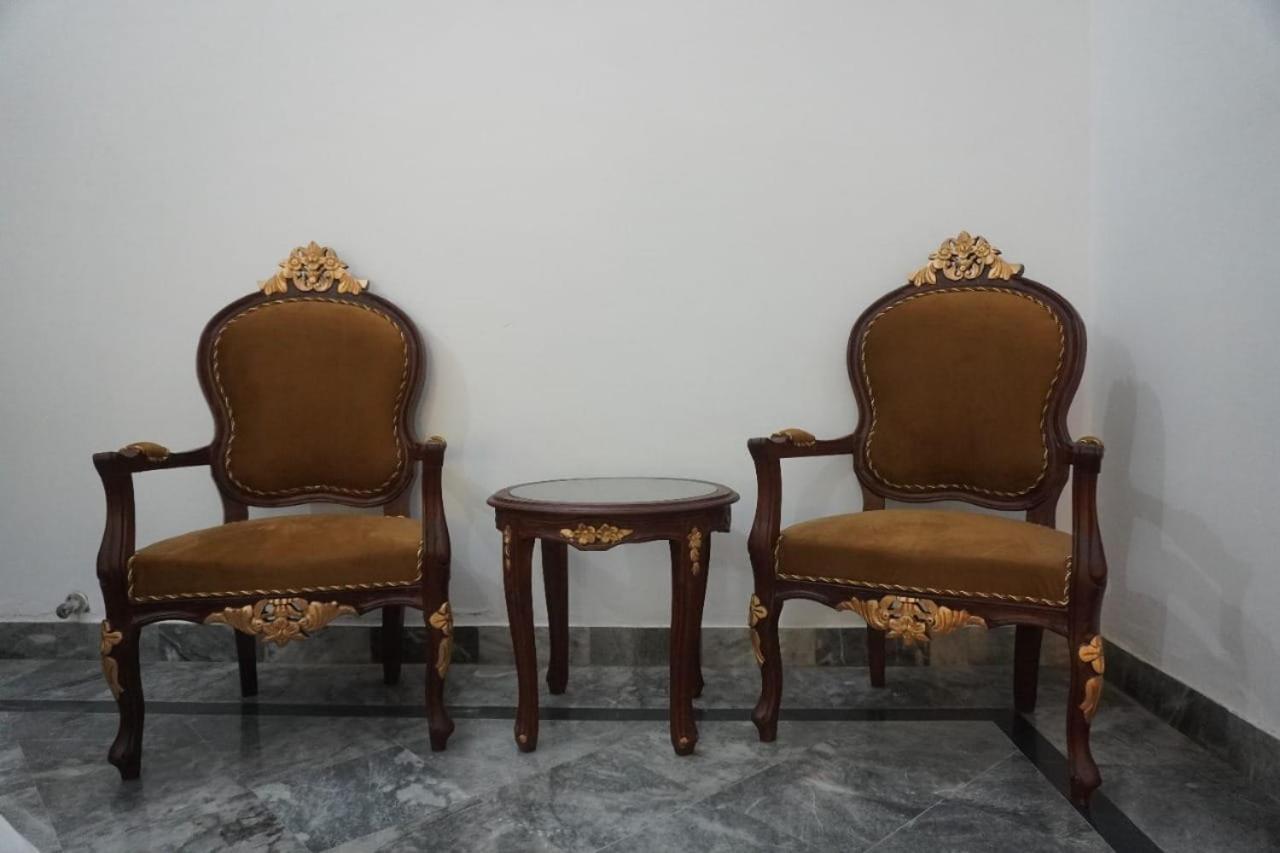 Family Guest House Lahore Near Airport Buitenkant foto