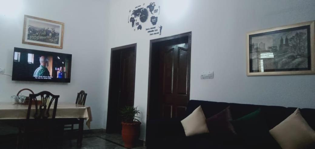 Family Guest House Lahore Near Airport Buitenkant foto
