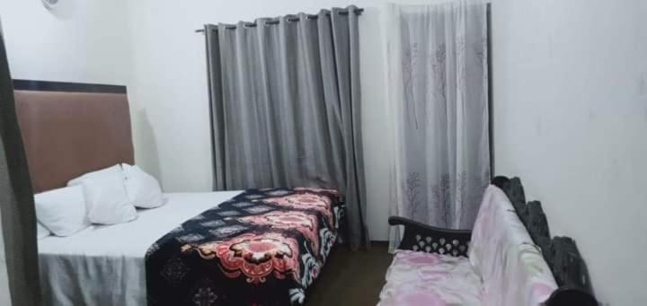 Family Guest House Lahore Near Airport Buitenkant foto