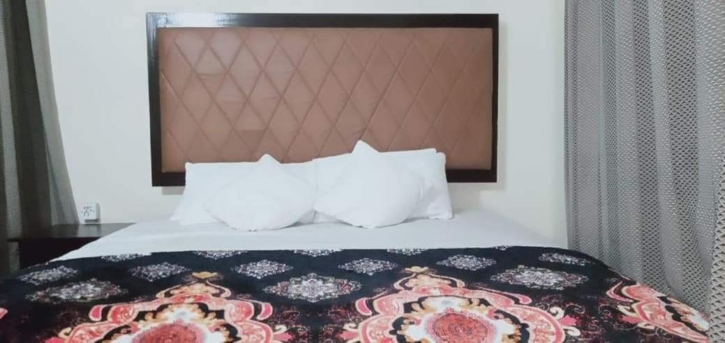 Family Guest House Lahore Near Airport Kamer foto